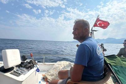 Balıkçı teknesini yangın ekiplerinin ulaşımı için seferber etti