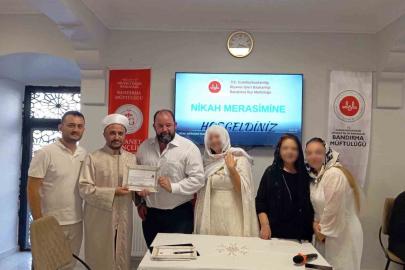 Bandırma’da Müslüman olan yabancı uyruklu vatandaş için nikah merasimi düzenlendi