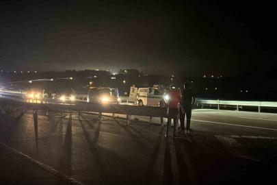 Bariyerlere çarpan motosikletli hayatını kaybetti