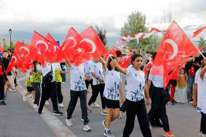 Başkan Büyükkılıç, gençlerin coşkusuna ortak oldu