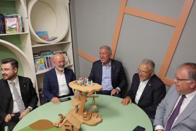 Başkan Çolakbayrakdar: "Kütüphanelerle zenginleştirilmiş bir şehir inşa ediyoruz"