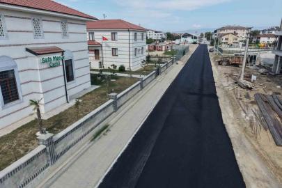 Başkan Özlü direksiyonu geçti yeni asfaltlanan yolları yerli otomobil ile test etti