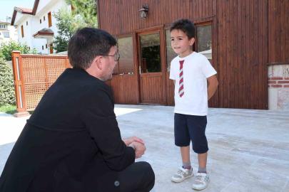 Başkan Yazıcıoğlu’ndan 7 yaşındaki çevreci çocuğa hediye