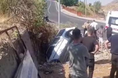Batman’da kafa kafaya çarpışan araçlardan biri çukura düştü