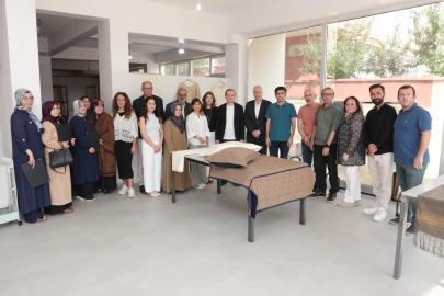 Bayburt’ta ehram dokuma eğitimini tamamlayan 20 kadın sertifikalarını aldı