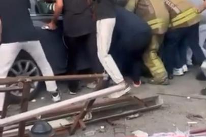 Beykoz’da kontrolden çıkan otomobil yayalara ve dükkana çarptı: 6 yaralı