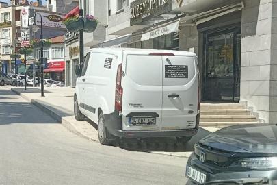 Bilecik’te kaldırım üstü parklanmalar yayaları isyan ettirdi