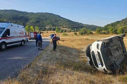 Bilecik’te otomobil yan yattı: 5 kişi yaralandı