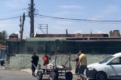 Bir anda hızlanan at arabası hafif ticari araçla çarpıştı: 2 yaralı