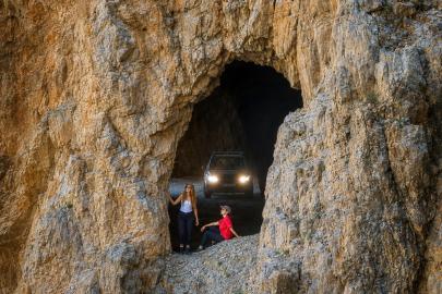 Bir asırdan fazla süren mücadelenin eseri: Taş Yolu turistlerin gözdesi