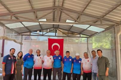 Bocce maçında dostluk kazandı