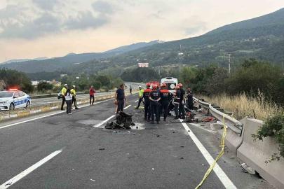 Bolu D-100’de iki otomobil kafa kafaya çarpıştı: 1 ölü, 2 yaralı