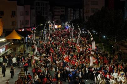 Bolu’da 30 Ağustos Zafer Bayramı fener alayıyla kutlandı