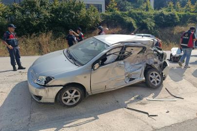 Bolu’da kamyon ile otomobil çarpıştı: 3 yaralı