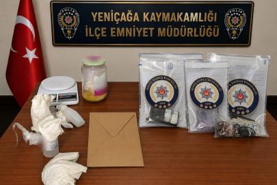 Bolu’da park halindeki otomobilden 100 bin liralık uyuşturucu çıktı: 2 tutuklama