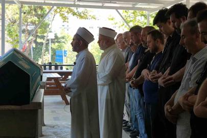 Bostancı’da 5. kattan düşerek hayatını kaybeden genç kız son yolculuğuna uğurlandı