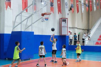 Buharkent’te genç basketbolcular kıyasıya mücadele etti