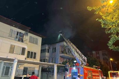 Burdur’da 3 katlı binada yangın korkuttu