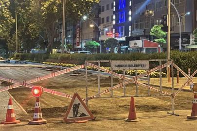 Burdur’da belediyenin gece yaptığı yol çalışması vatandaş talebiyle polis tarafından durduruldu