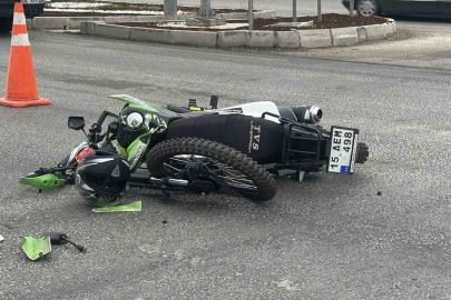 Burdur’da otomobil ile çarpışan motosikletin sürücüsü ağır yaralandı