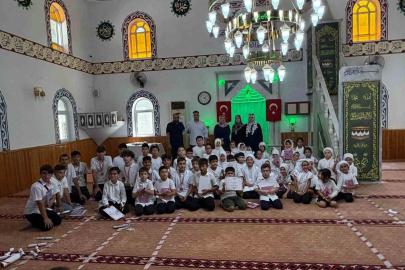 Burhaniye’ de çocukların hatim sevinci