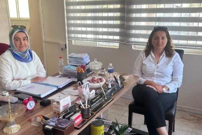 Burhaniye’de İlçe Sağlık Müdürü Akbey, kadın muhtarı ziyaret etti