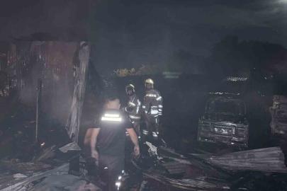 Bursa’da samanlıkta başlayan yangın eve sıçradı