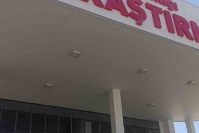 "Bütün gazeteciler gelsin" diyerek intihara kalkışan şahsı "Karpuz keselim gel" diyerek çatıdan indirdiler