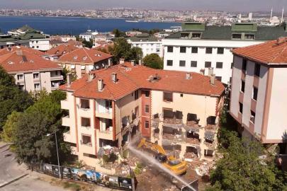 Büyükçekmece’de 4 bloktan oluşan 48 bağımsız konutun yıkımı başladı