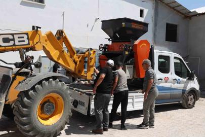 Büyükşehir’den Korkutelili üreticiye yem ezme makinesi desteği