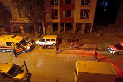 Cadde ortasında saldırıya uğrayan genç yaralandı