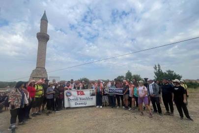 Çal’da geçmiş yeniden canlandı Deve ve atlardan oluşan kervan, asırlık güzergâhta yürüdü