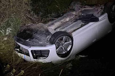 Çamardı’da otomobil şarampole devrildi: 2 yaralı
