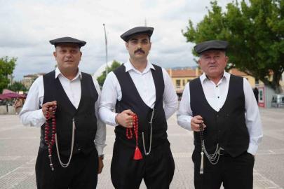 Çarşamba Beyleri, geleneksel kıyafetleriyle geçmişi geleceğe taşıyor
