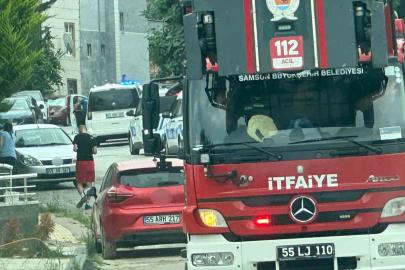 Çatıya çıkan vatandaş, polis tarafından indirildi