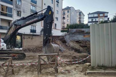 Çekmeköy’de istinat duvarı yıkılan inşaatın yanındaki 5 katlı bina boşaltıldı