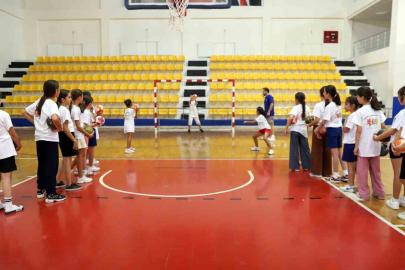 Çocuklar 15 branşta yeteneklerini geliştiriyor