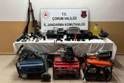 Çorum’da define avcılarına jandarmadan suçüstü operasyon: 5 tutuklama