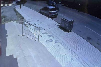 Çorum’da park halindeki araca çarpan otomobil devrildi