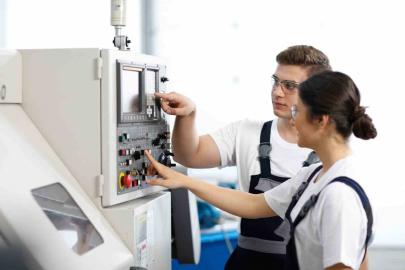 Coşkunöz Eğitim Vakfı, İmalat Teknolojileri Teknik Eğitim Programı ile gençleri geleceğin üretim teknolojilerine hazırlıyor
