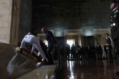Cumhurbaşkanı Erdoğan başkanlığındaki devlet erkanı, Anıtkabir’i ziyaret etti