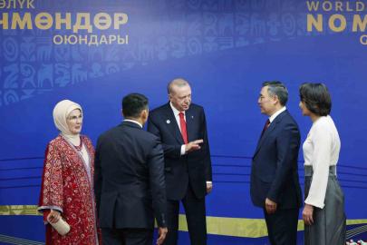 Cumhurbaşkanı Erdoğan, Bişkek Arena’da Kırgız mevkidaşı Caparov tarafından karşılandı
