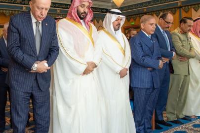 Cumhurbaşkanı Erdoğan, Mekke’de Selman ve Şerif ile cuma namazını kıldı