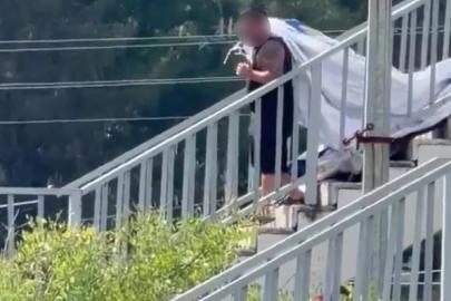 Cumhurbaşkanı Erdoğan’ın pankartını söküp zarar veren şahıs tutuklandı