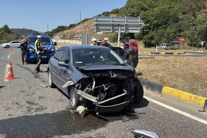 D-100’de iki otomobil kafa kafaya çarpıştı
