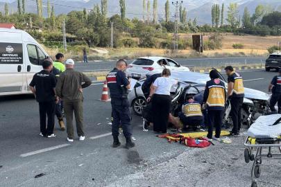 D100’de otomobil su kanalına çarptı: 2 ölü, 4 yaralı