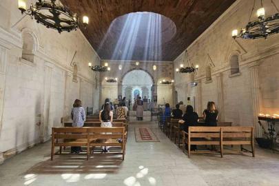 Depremde hasar gören 154 yıllık tarihi kilisede restorasyon çalışmalarına başlandı