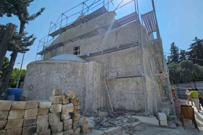 Depremde hasar gören 441 yıllık İskenderun Aziz Corc Rum Ortodoks kilisesi fotoğraflardan yola çıkılarak orijinal haliyle restore ediliyor