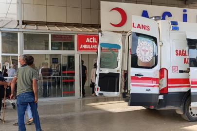 Devrilen traktörün altında kalan muhtar ağır yaralandı
