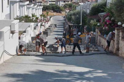 Didim Belediyesi Akbük’te parke taşı döşeme çalışmalarını sürdürüyor